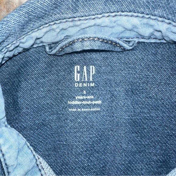 Gap Kids Jean Jacket/Shirt - Size 5 - Picture 4 of 6
